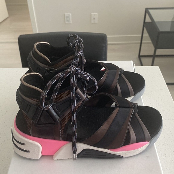 Marc Jacobs Open Toe Sport Sandals - Picture 2 of 5